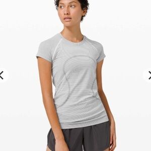 Lululemon Swiftly Short Sleeve Tempo Stripe White and Black size 6 EUC like new